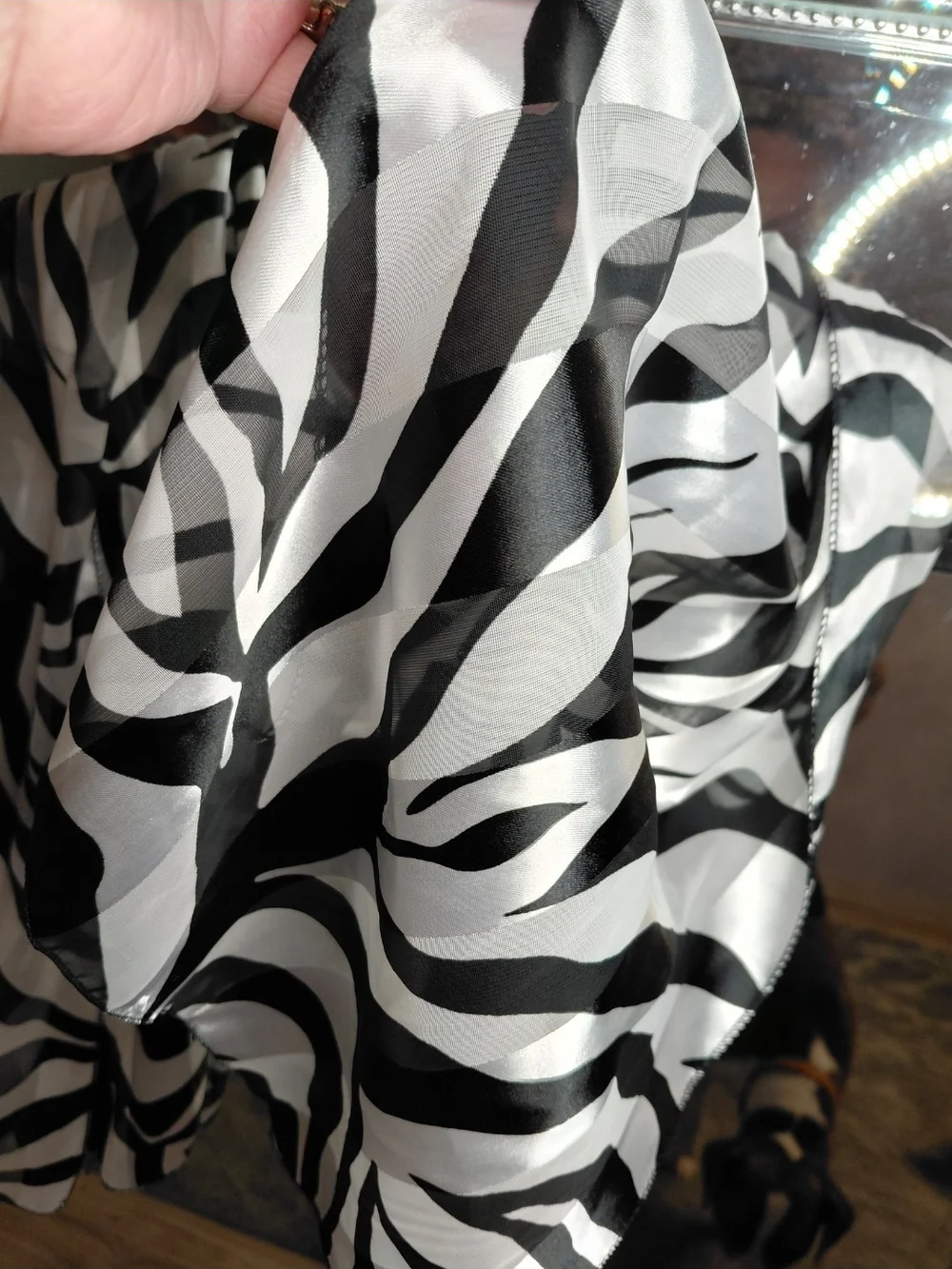 ZEBRA SCARF LOVERS